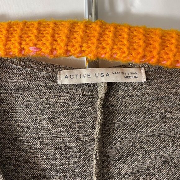 Long Sleeve Lightweight 75% Rayon Sweater Size Medium - Picture 5 of 6